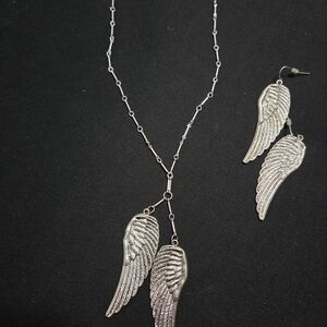 Arizona Jean Company Silver Wing Necklace Set